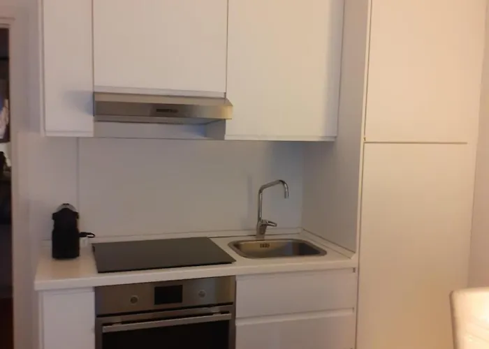 Apartament Interno 2 *